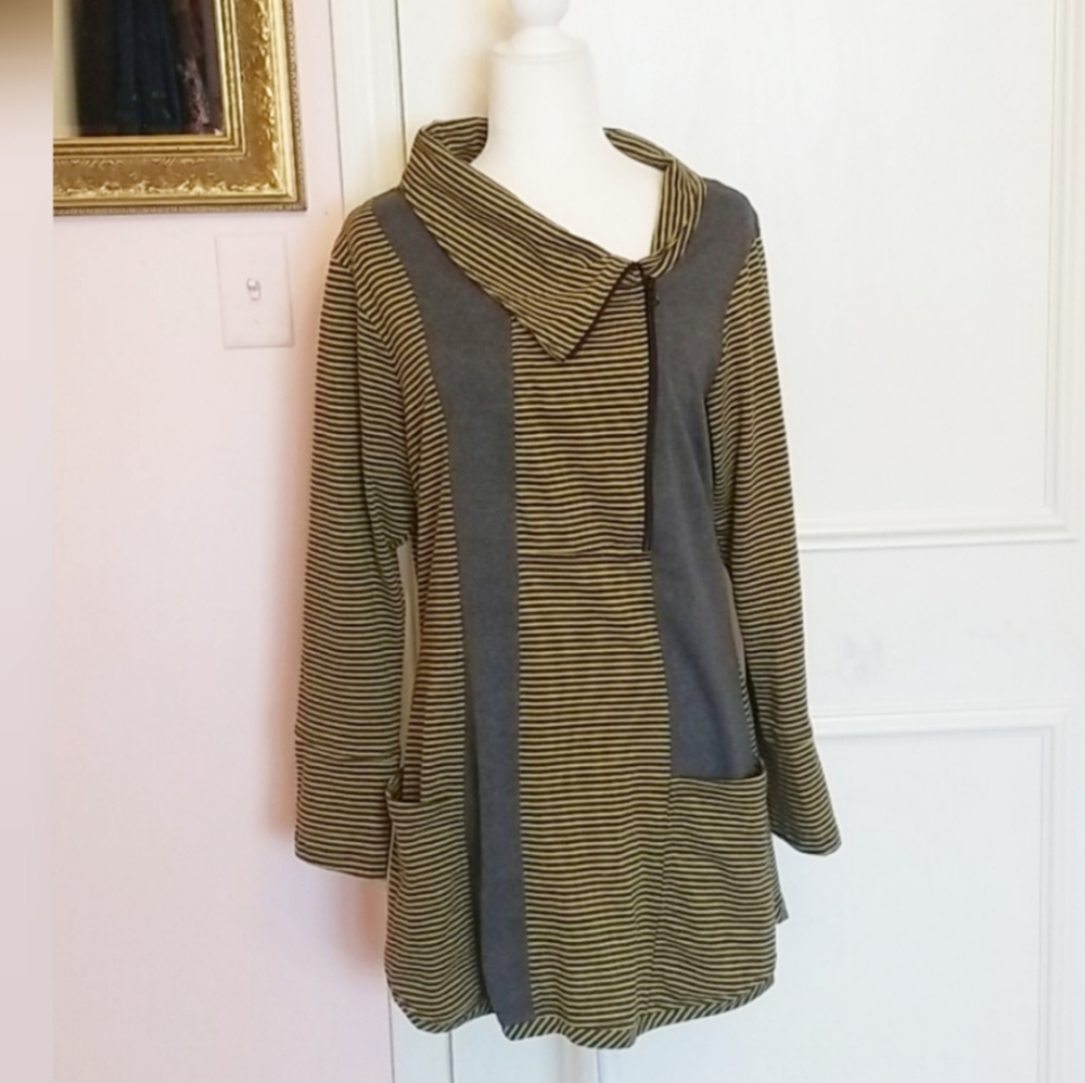 LUR striped tunic top
